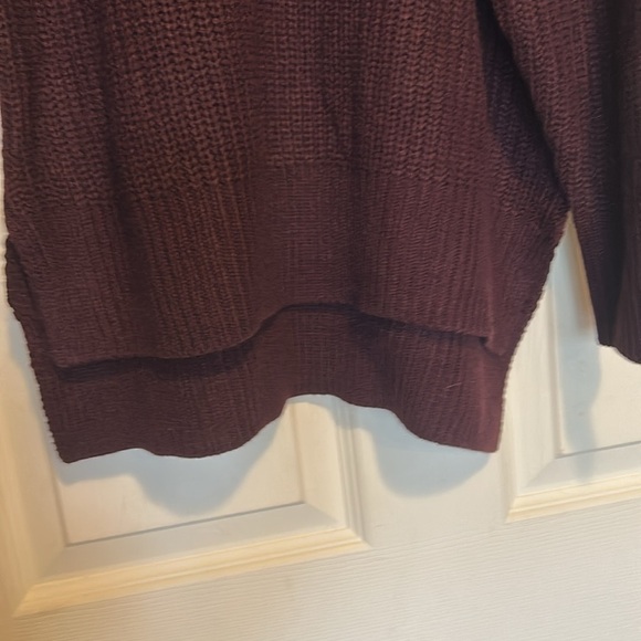 NY&C Cold Shoulder Sweater Size Small NWT - Picture 4 of 6